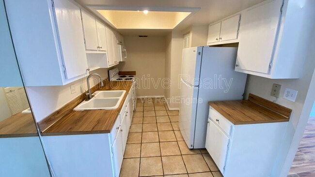 Photo - 5169 Vineland Rd Unit B208