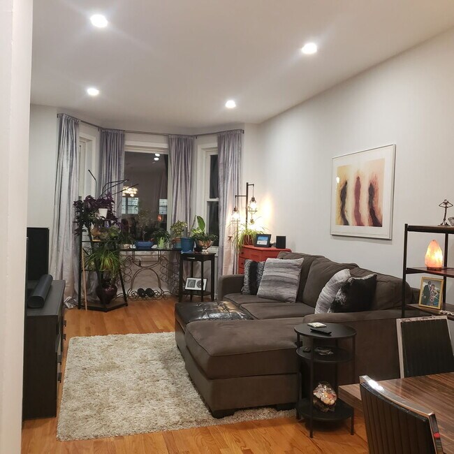 Photo - 2437 W Ainslie St Unit 1F