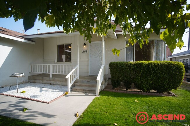 Cute Home Located Off of Niles and Fairfax! - Cute Home Located Off of Niles and Fairfax!