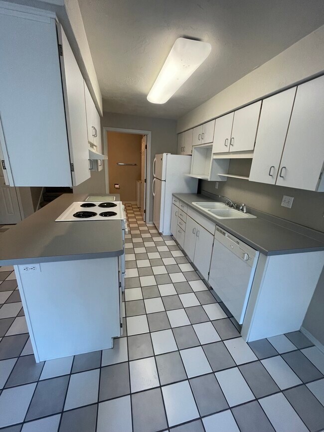 Photo - 2453 N Lynndale Dr