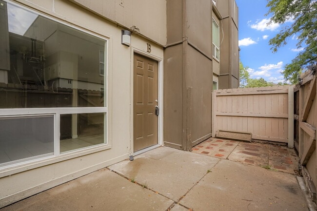 Photo - 2-Bed Townhome with Patio - Community Pool Unidad 4B