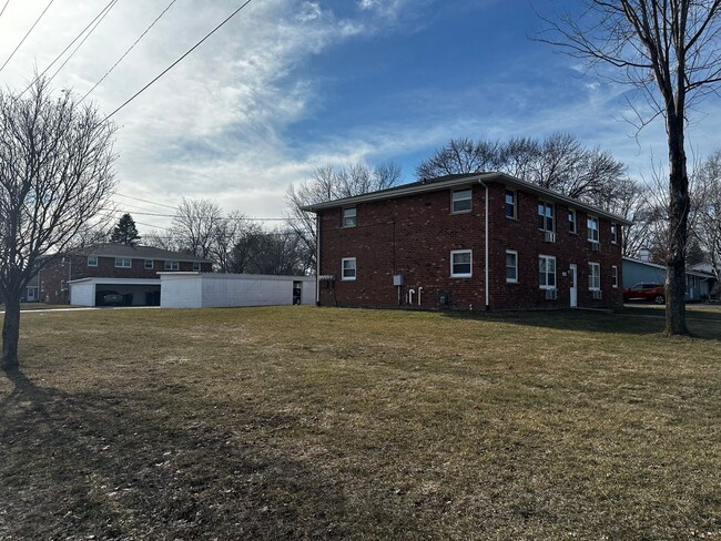 Building Photo - 1241 Apache Ave Unit Apt. 7