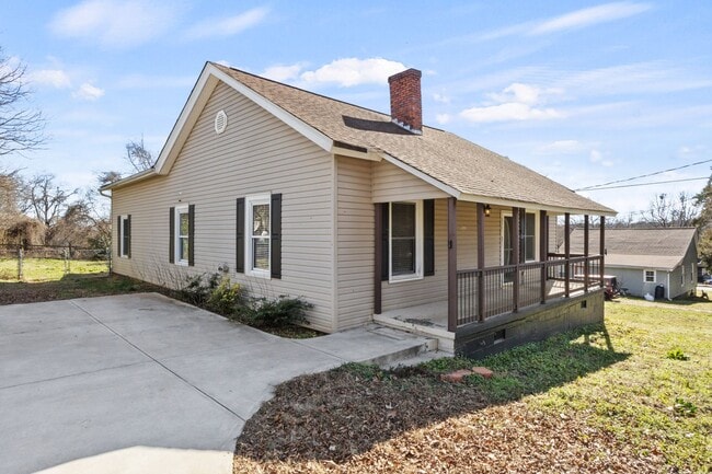 Photo - Three Bedroom Retreat in Greer, SC