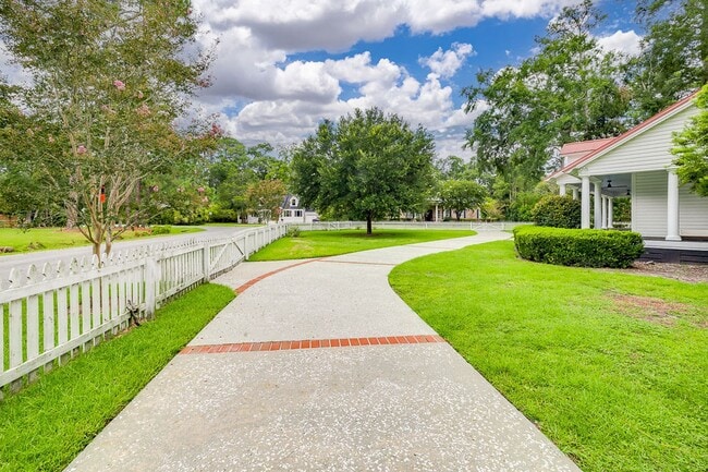 Photo - 38 Noble Glen Dr