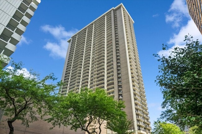 Building Photo - 6007 N Sheridan Rd Unit 38G