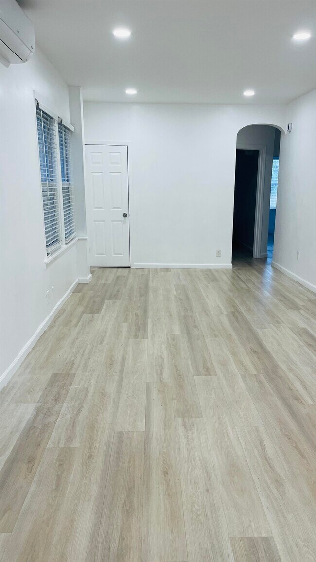 22 W 35th St Unit 1