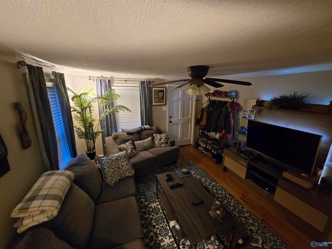 Photo - 410 McCullough Ave NE