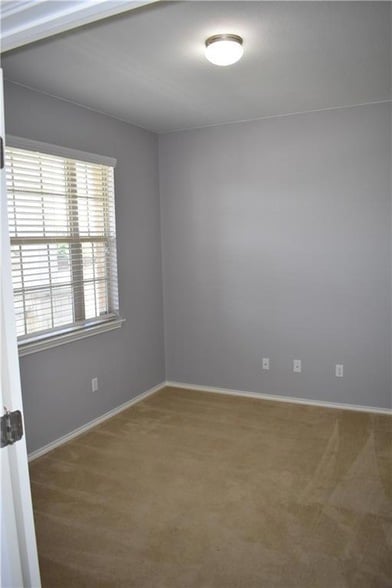 Photo - 108 Quarry Ln