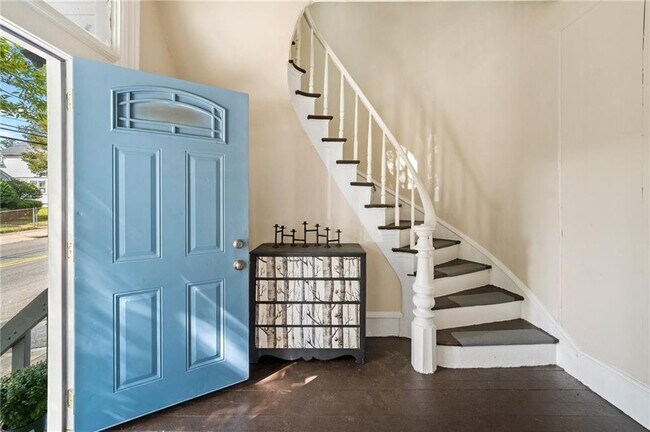 Photo - 1165 Chalkstone Ave Unidad 2