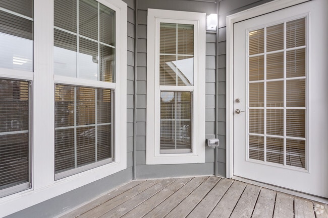 1BR, 1BA - 799 SF
