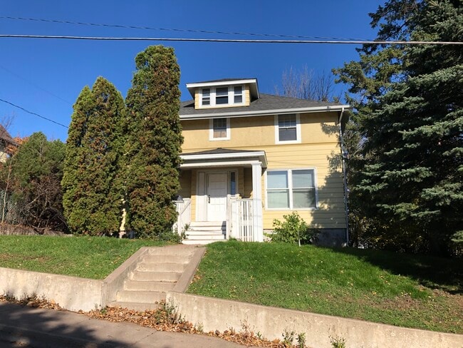 Building Photo - 512 N 19th Ave E