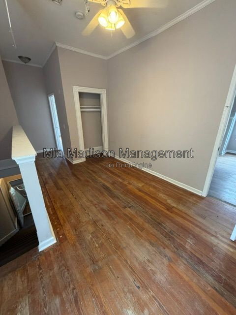Photo - 305 W 39th St