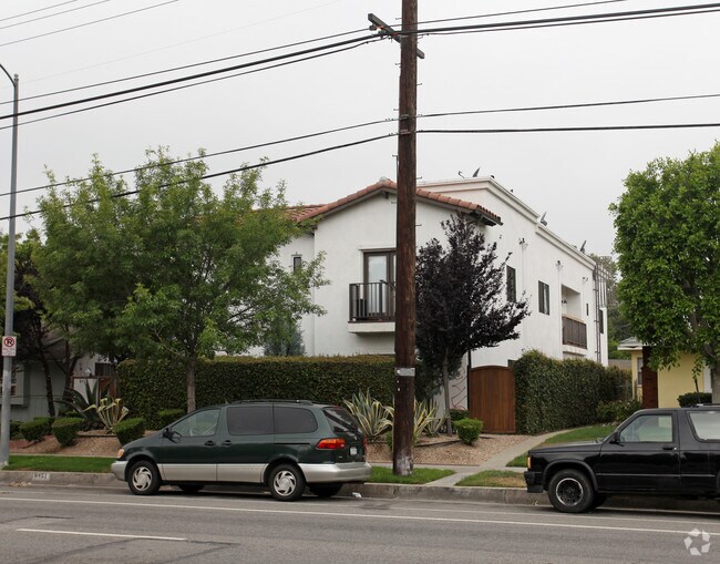 Building Photo - 3 Bedroom 2 Bathroom Apartment