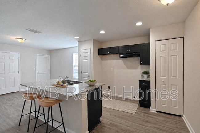 Photo - 706 Phelps St