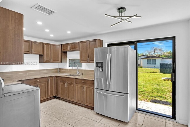 Building Photo - 4156 SW 49th Ct