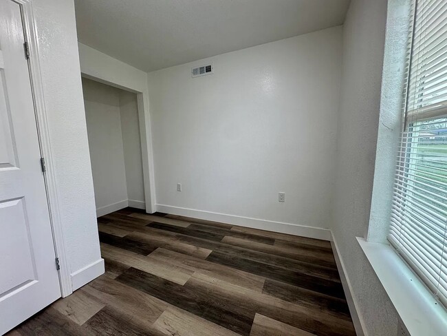 Photo - 1704 Dalhart St