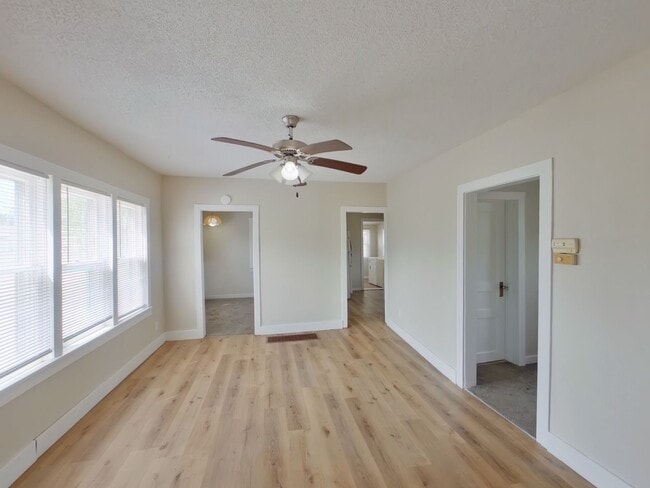 Photo - 1125 S Millwood Ave