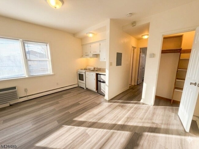 Photo - 325 1st St Unit 8
