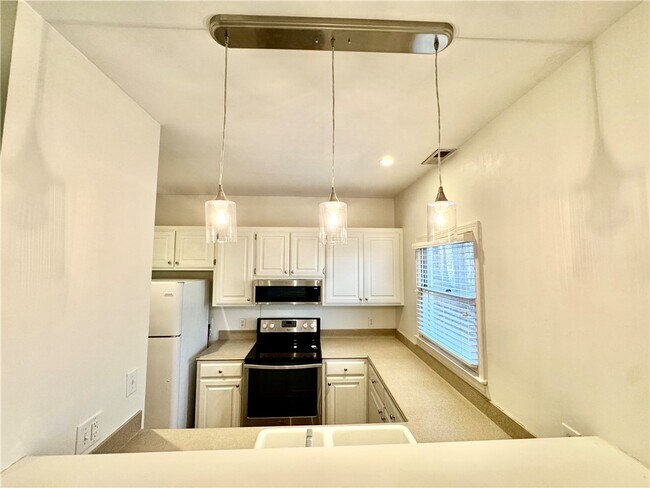 Photo - 245 Willow Ct