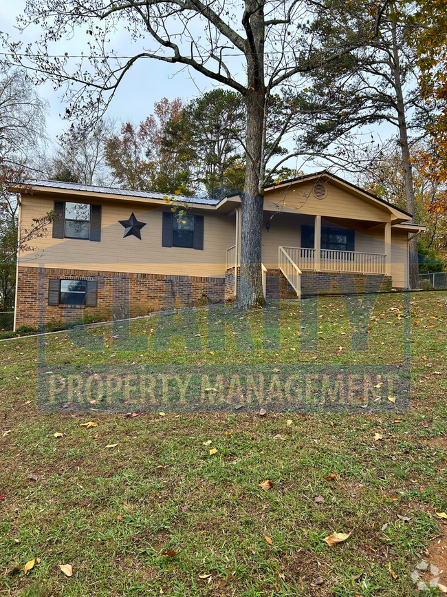 Building Photo - Three bedroom home w/ large yard & back porch