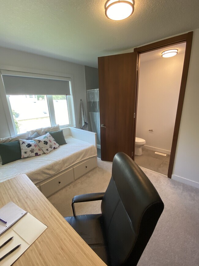 Photo - 10749-10786 86 Ave NW Unit A22