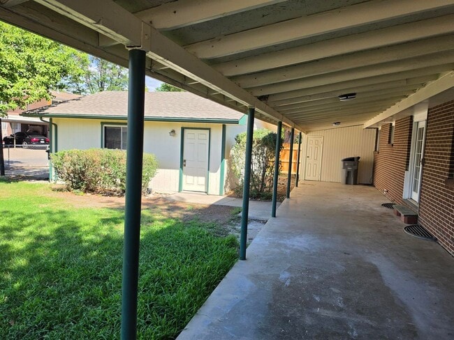 Photo - 1403 Frontier St