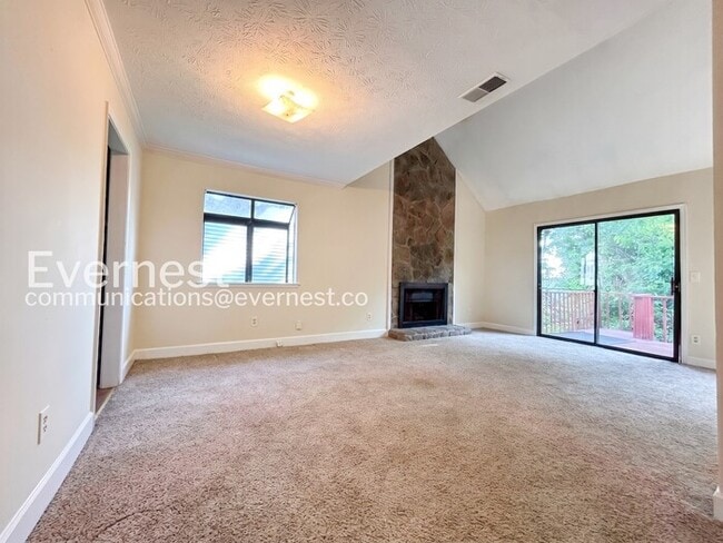 Photo - 1174 Ridgecrest Ln SE