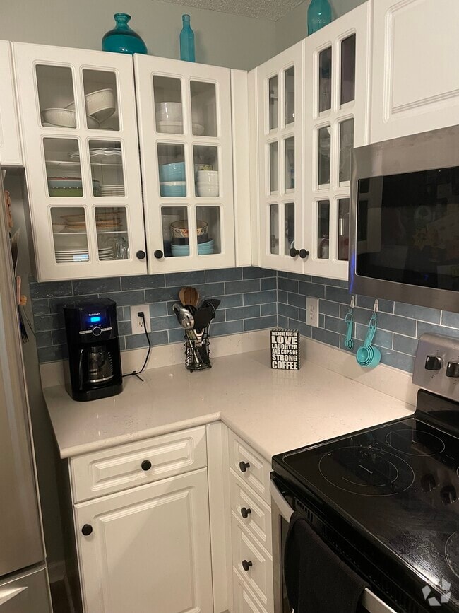 Building Photo - 4140 Breezewood Dr Unit 202 Rental