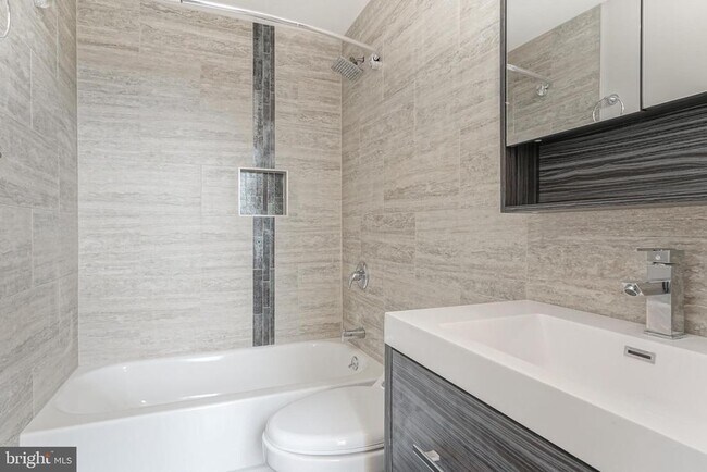 Photo - 2162 E Norris St Unit 402