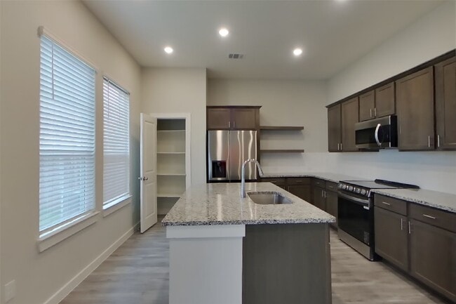 Building Photo - 4908 San Fabiano Ct