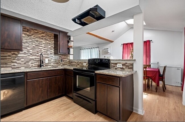 Photo - 98 Eastern Ave Townhome