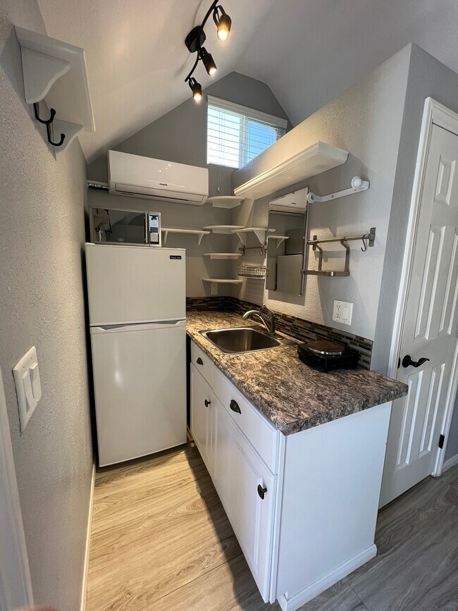 Kitchen - 1357 Ross St Unidad Yellow