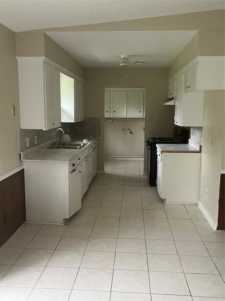 423 W Troy Rd