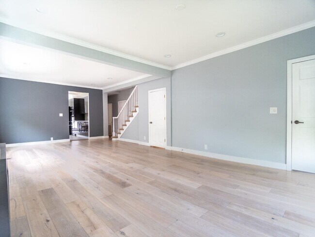 Photo - 1435 Edgehill Dr
