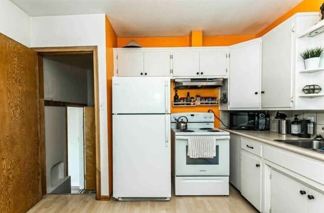 Photo - 9811-9869 69 Ave NW