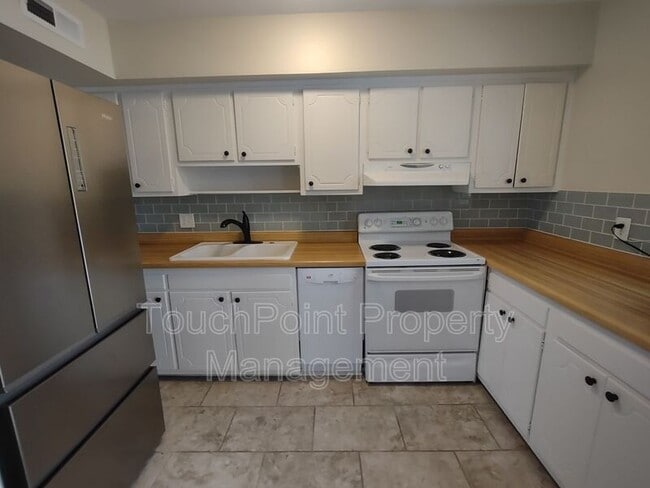 Photo - 910 McAlway Rd Unit Apt D