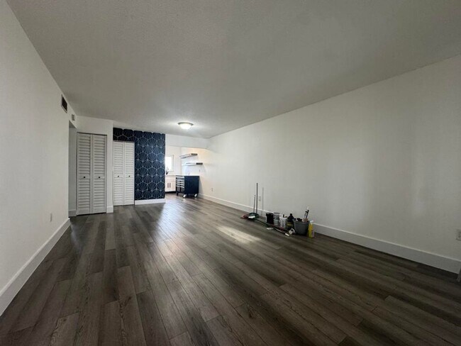 Photo - 2/1 Riverside Condo