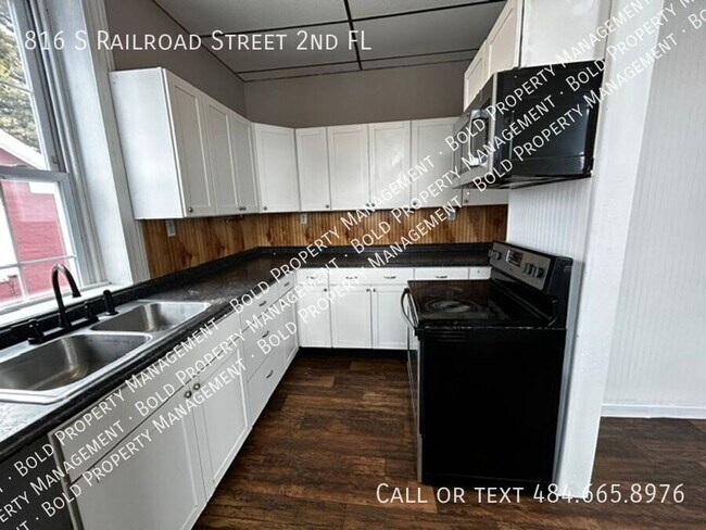 Photo - 816 S Railroad St