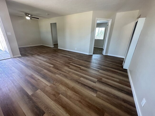 Photo - 2713 Karen Pl