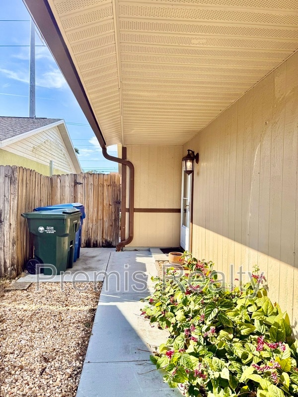 Photo - 747 Brook St NE