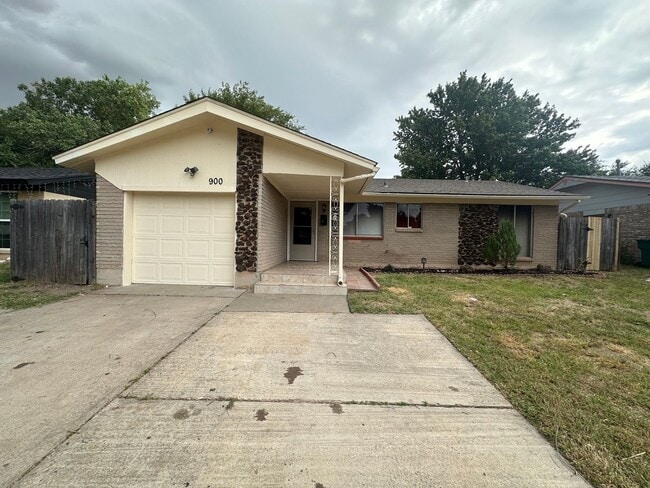 900 Flamingo Ave