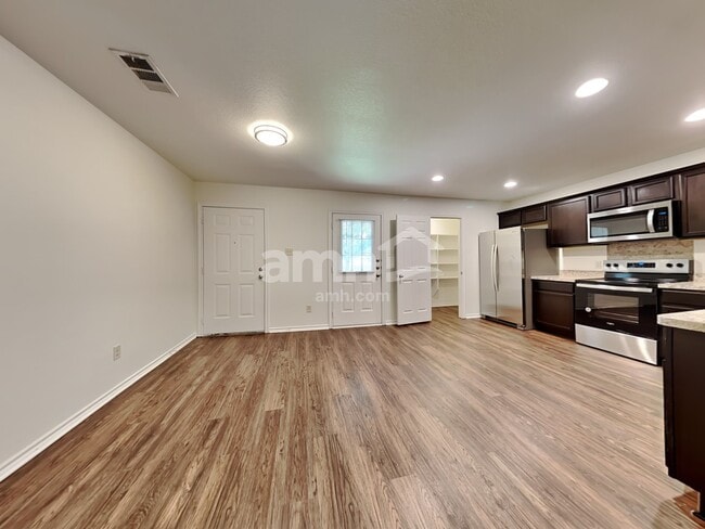 Photo - 1922 Cross Oaks Dr