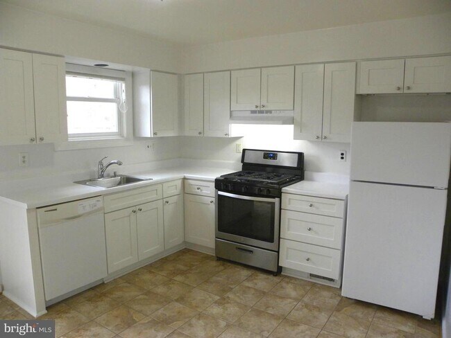 Photo - 123 S West St