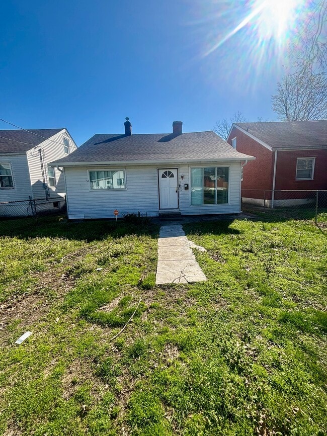 Building Photo - 3633 Kahlert Ave