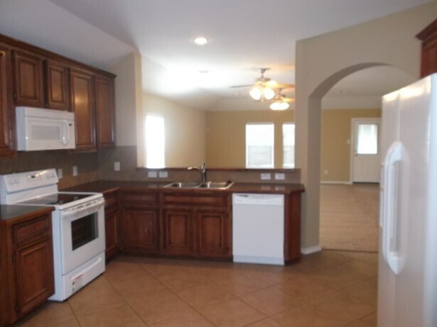9307 Lakeway View Ln