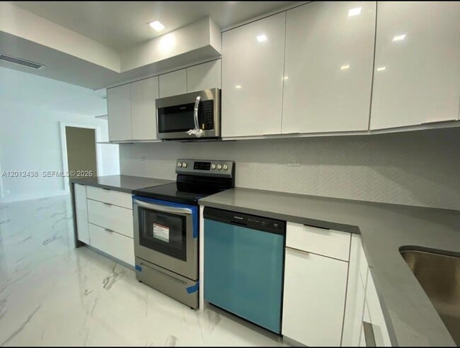 Photo - 6039 Collins Ave Unit 1033