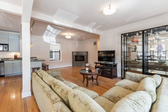 Photo - 645 W Bittersweet Pl Unit 1