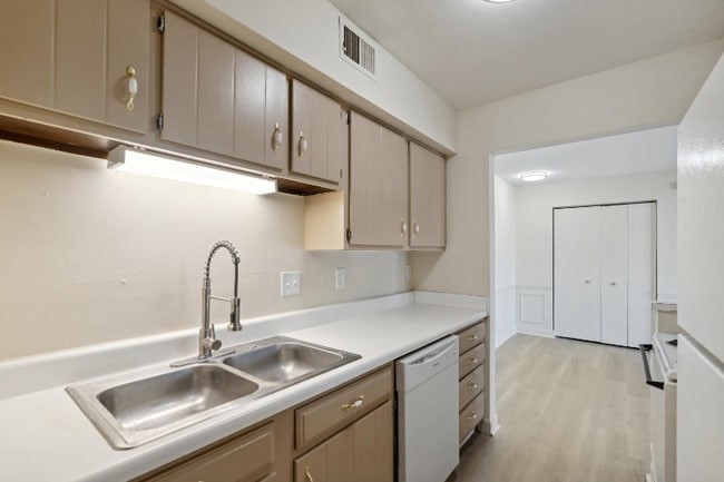 Photo - 5560 Heatherdowns Blvd Unit 6