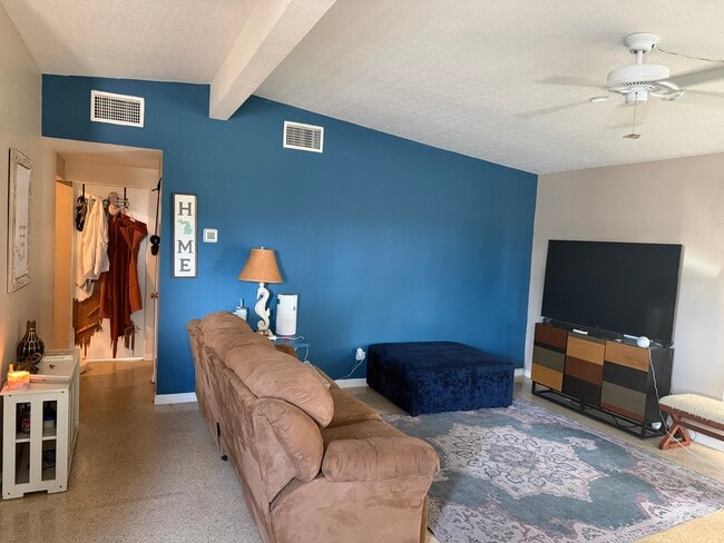 Photo - 329 Glen Oak Rd