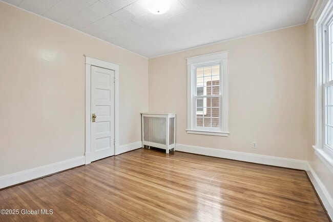 Building Photo - 559 Myrtle Ave